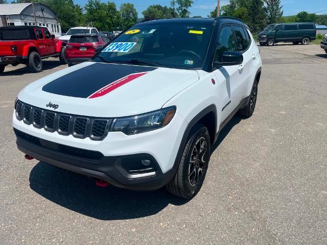 2025 Jeep Compass Trailhawk in White — front three-quarter view